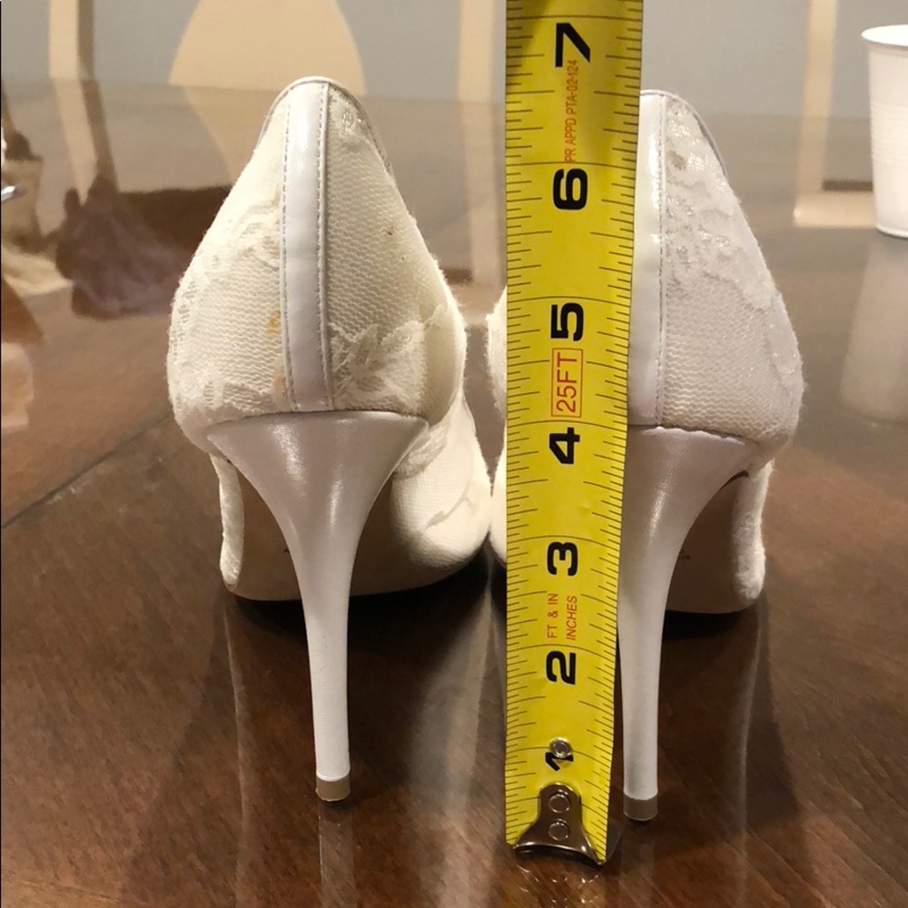 Monique Lhuillier White lace wedding shoes - Picture 6 of 6